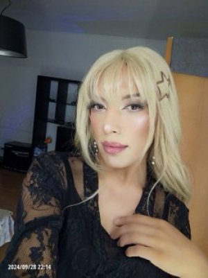 Транссексуалка Нарина